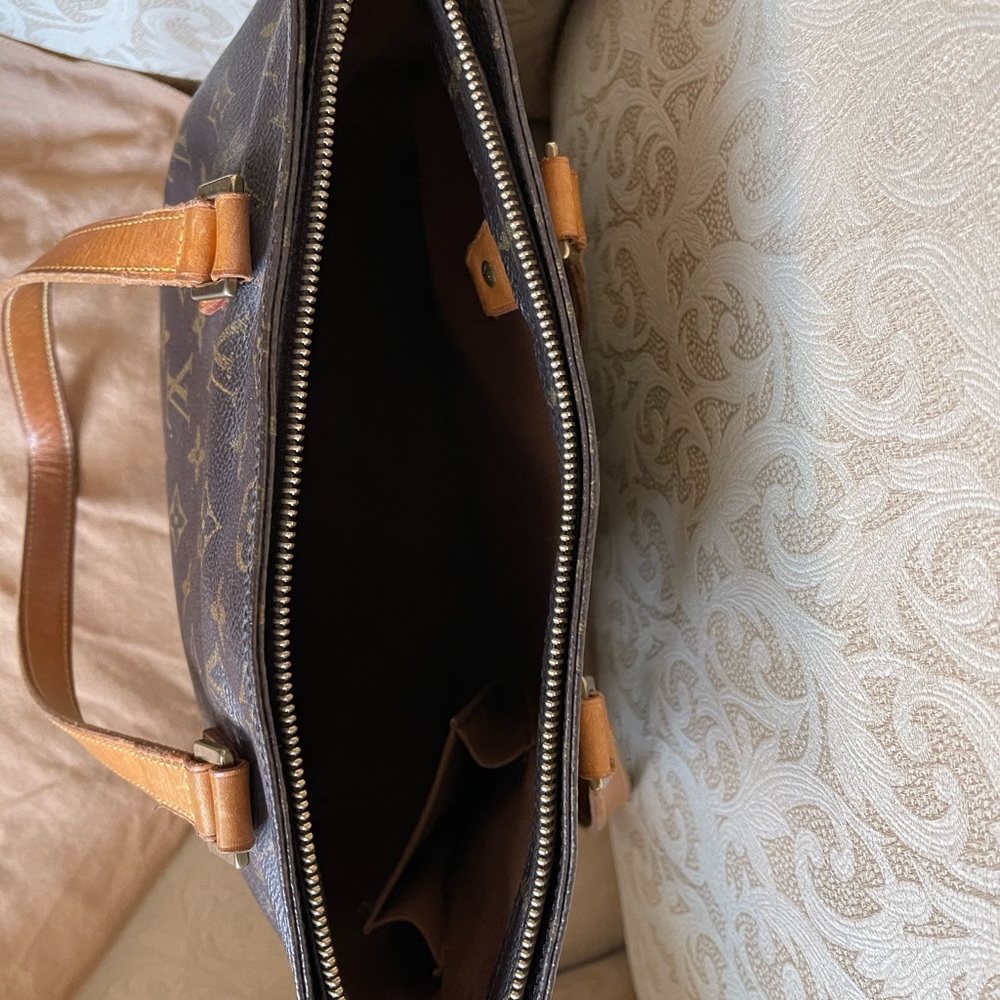 Authentic Louis Vuitton - Picture 8 of 10